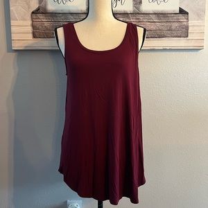 🎽NWOT Old Navy Woman’s Burgundy Tank Top Size M